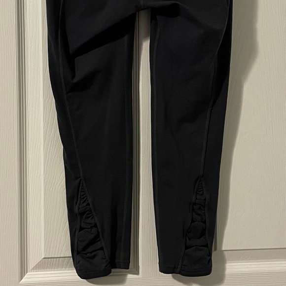 Women's Athleta Power X's and O's Black Capri Pants - size XS - Picture 7 of 12